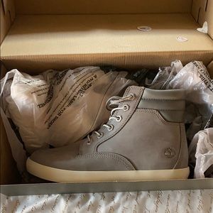 I’m selling brand new Timberlands in grey for $60!
